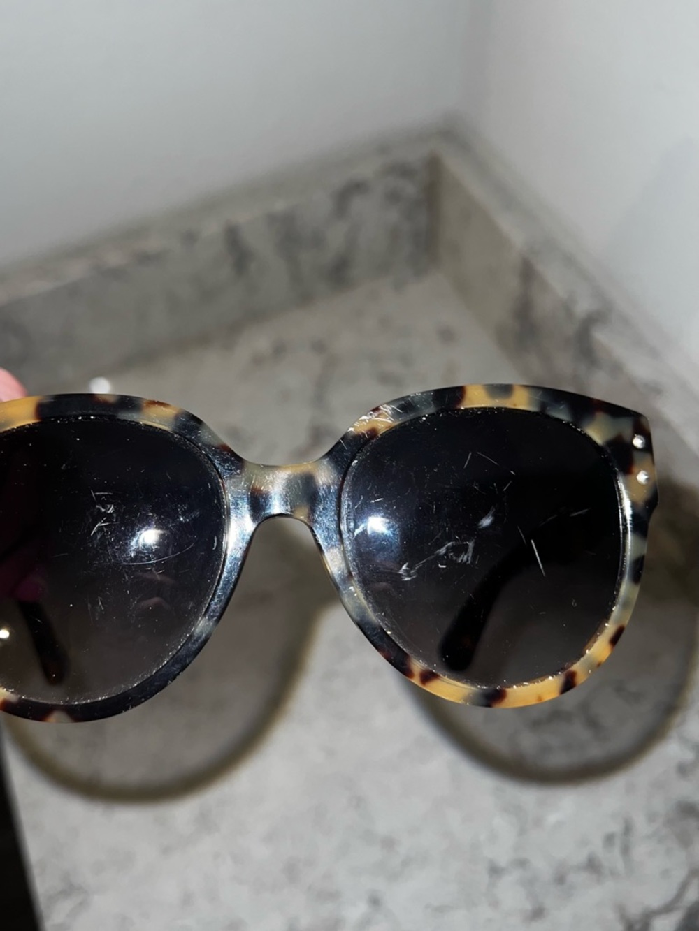 ✨ MOSCHINO Tortoise Shell Sunglasses ✨ - Picture 5 of 5